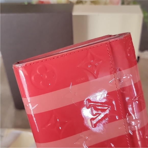 Limited Edition & Authentic Louis Vuitton Reyeur Poppy Petal patent wallet - Picture 6 of 11